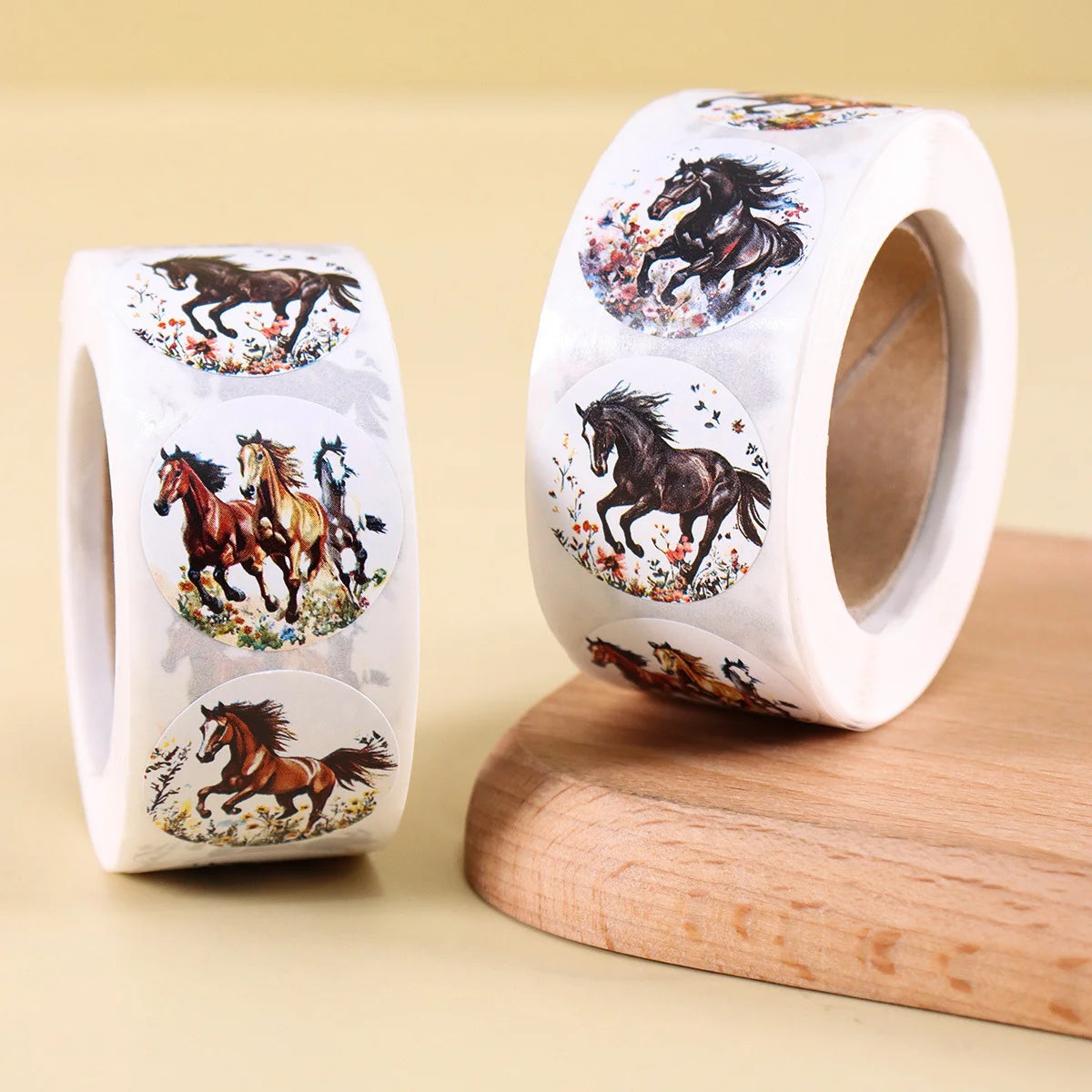 500pcs Horse Themed Round Stickers Gift Sealing Decals DIY Scrapbook Notebook Phone Stickers Holiday Decoration Supplies Gifts