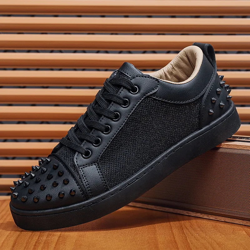 New Fashion Silver Trainers Glitter Spiky Shoes Men Lace Up Sneakers Low Top Shoes Red Sole Man Designer Sneaker With Spikes