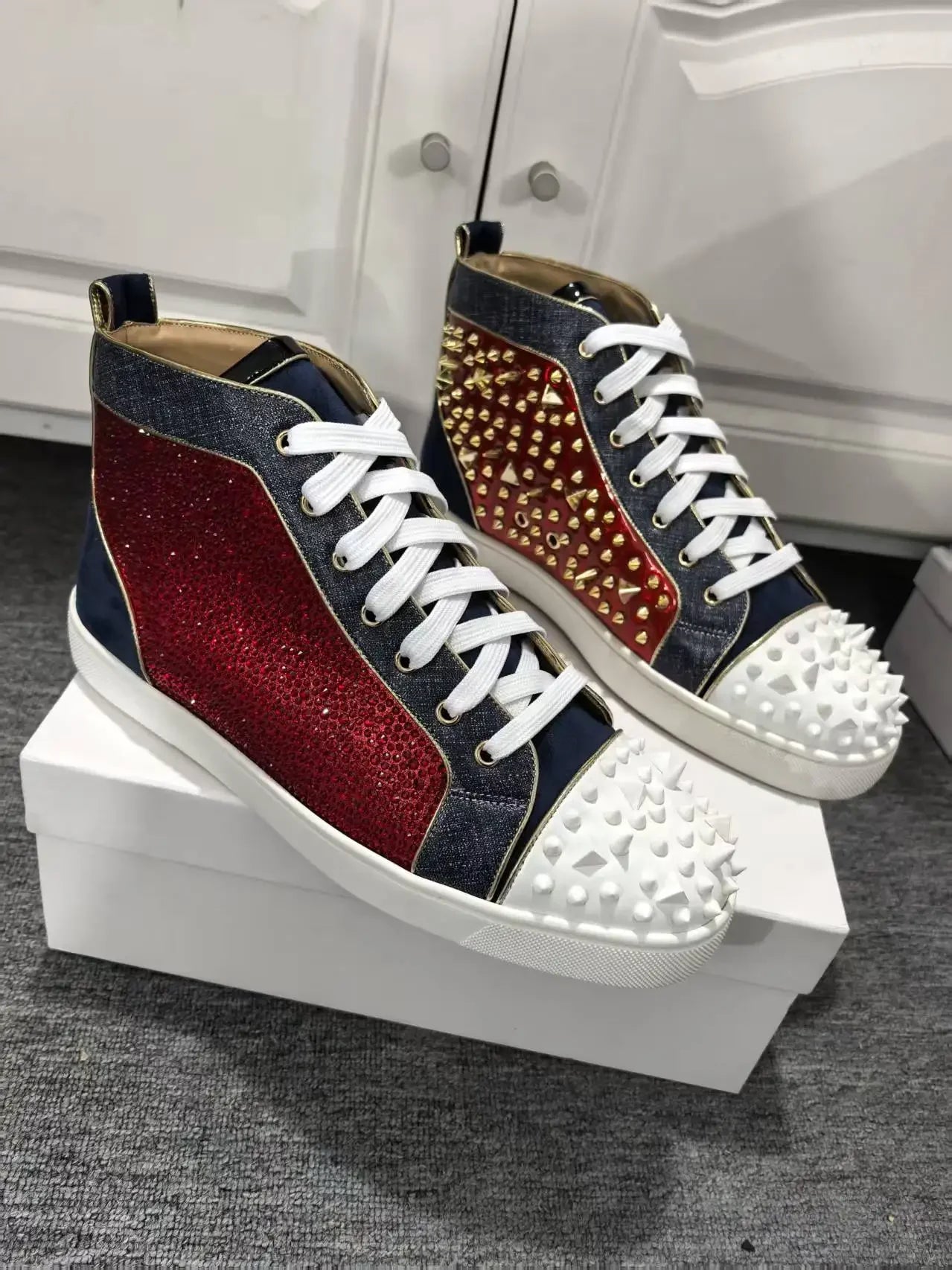 Red Rhinestones Gold Metal Rivets Men's Casual Sports Shoes Round Toe Lace-Up Thick Flat Sole High-Top Sneakers Male Patchwork