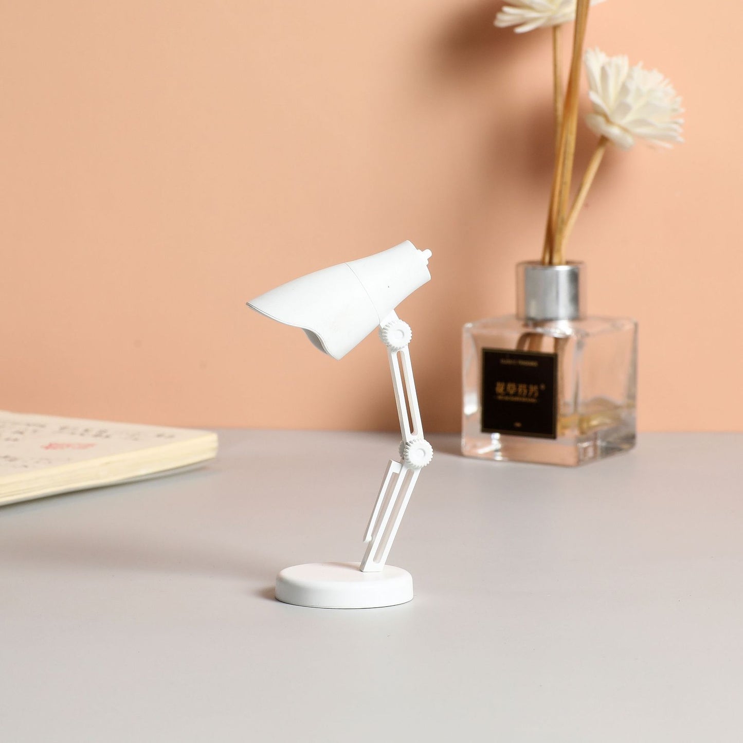 Small Night Light Magnetic Table Lamp With Eye Protection