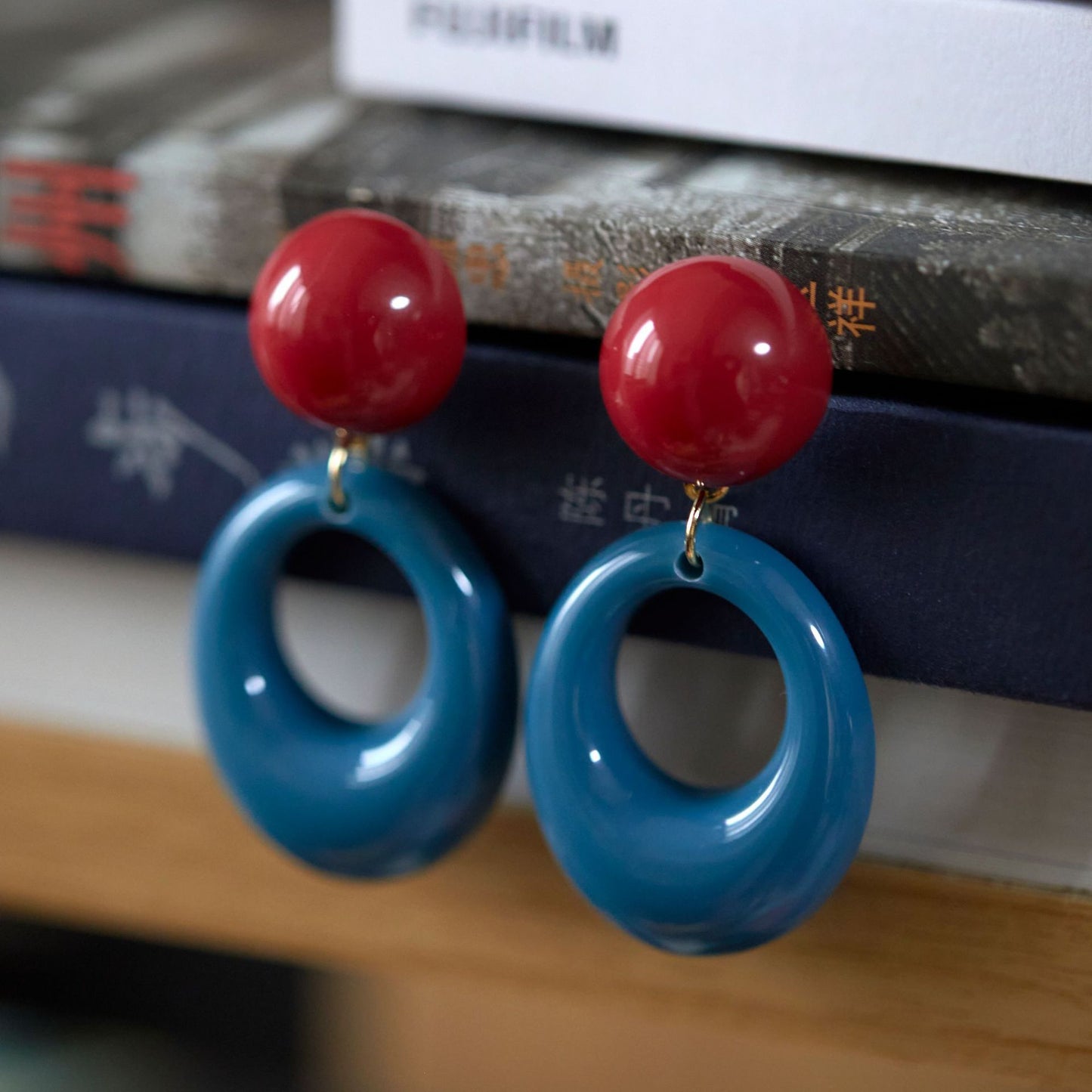 Retro Circle Contrast Color Ear Studs Exaggerated And Personalized