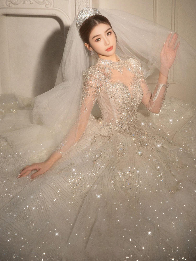 Long Sleeved Retro Bride Luxurious French Wedding Dress For Women