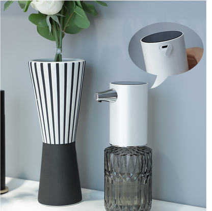 Automatic Induction Washing Cell Phone Shampoo Gel