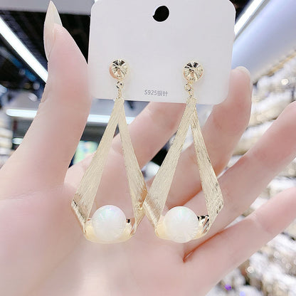 New Simple Pearl Personalized And Temperamental Long Style Eardrops