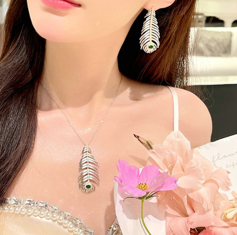 Weave Carved Gold Peacock Emerald Relief Feather Earrings